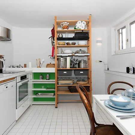 Semesterbostad Boutique House Anni